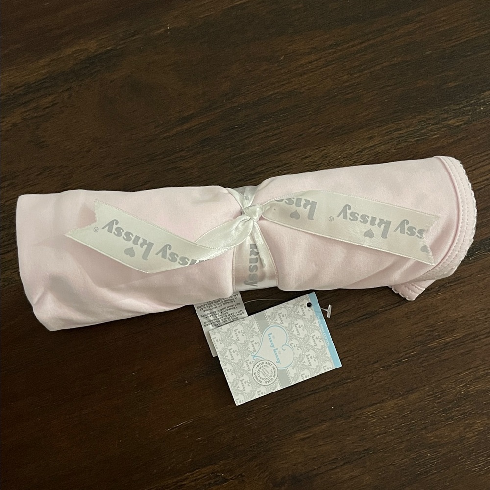 Kissy kissy basic blanket NWT